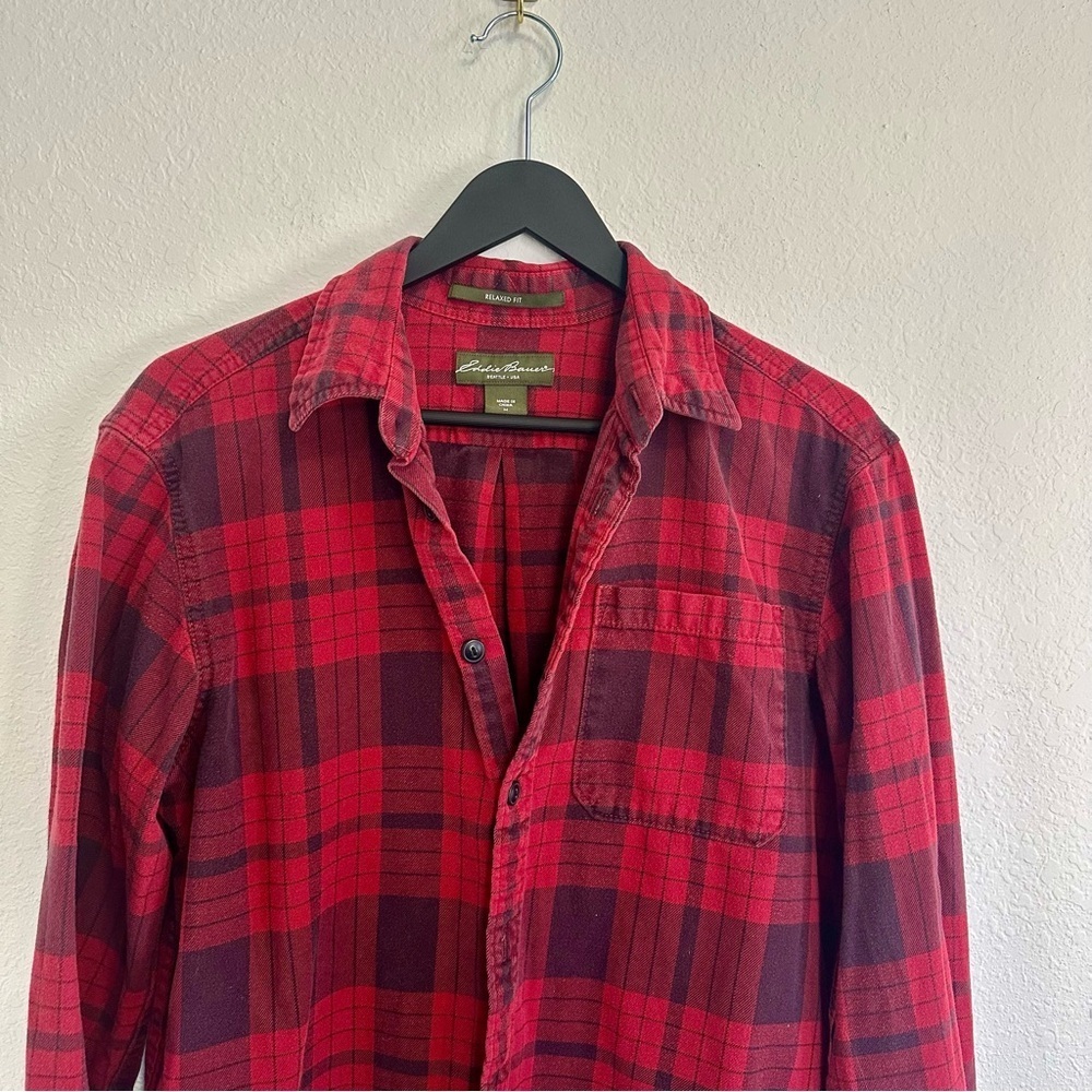 Eddie Bauer Red Plaid Flannel Shirt Relaxed Fit Size Medium - Picture 2 of 7